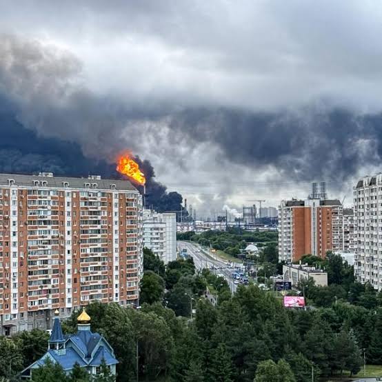 Russie–Ukraine : de nouvelles frappes ukrainiennes visent des infrastructures à Saint-Pétersbourg