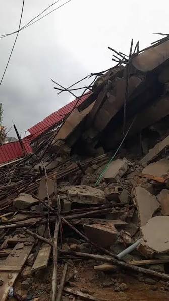 Conakry : un immeuble de neuf étages s'effondre à Demoudoula, plusieurs victimes signalées