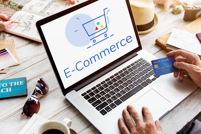 Faits de société : L'essor du commerce en ligne transforme les habitudes des Guinéens