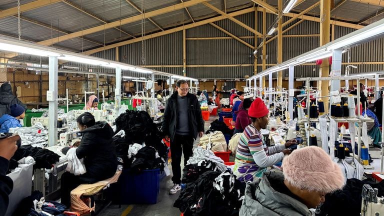 Afrique du Sud : le départ de travailleurs migrants fragilise le secteur textile